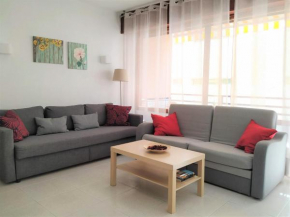 Elizabeth Beach Apartment with Seaviews!, Torremolinos
